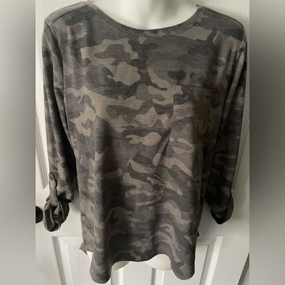 June & Delaney camouflage women’s shirt - Picture 1 of 5